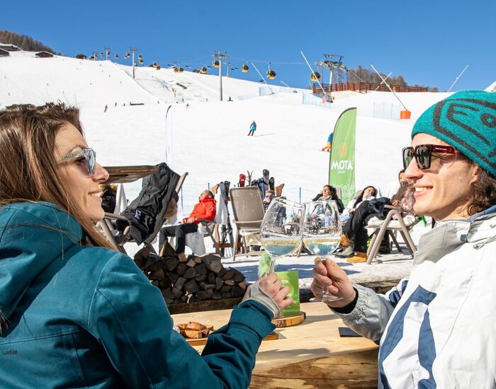 Book a stay in February on our website and we'll give you an aperitif on the slopes!